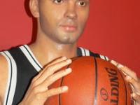 米兰体育在线-湖人击败篮网迎来三连胜，詹姆斯砍下三双表现稳定