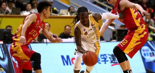 米兰体育新闻-赛场上的硝烟弥漫，强强对话谁胜出的简单介绍