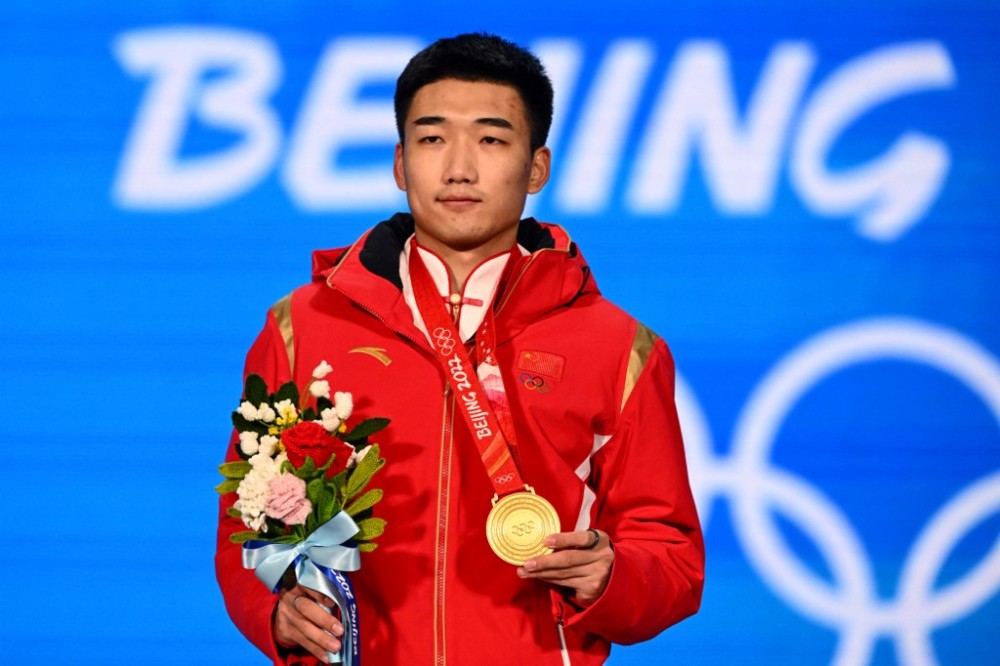 包含西悉尼流浪者队长发声，誓夺世俱杯冠军荣耀的词条