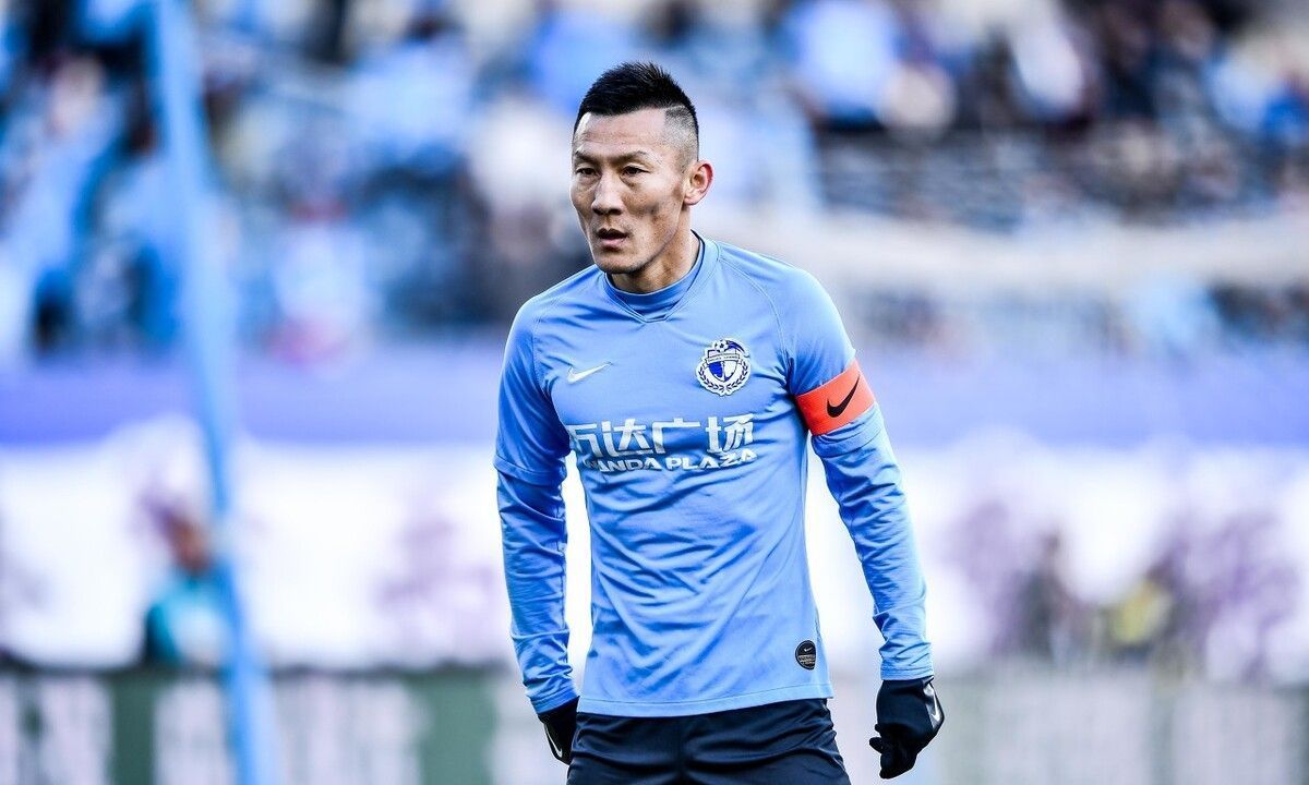 关于上海队在全国篮球锦标赛中打出破门，被誉为观众齐声高喊的信息