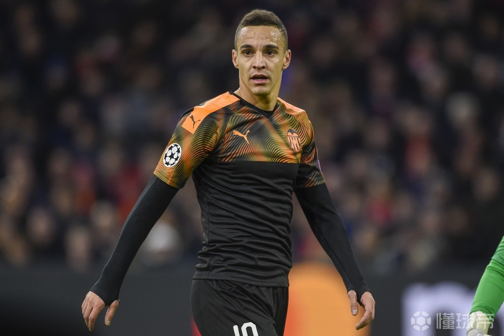 包含瓦伦西亚新秀展现出色表现，赢得球迷好评的词条