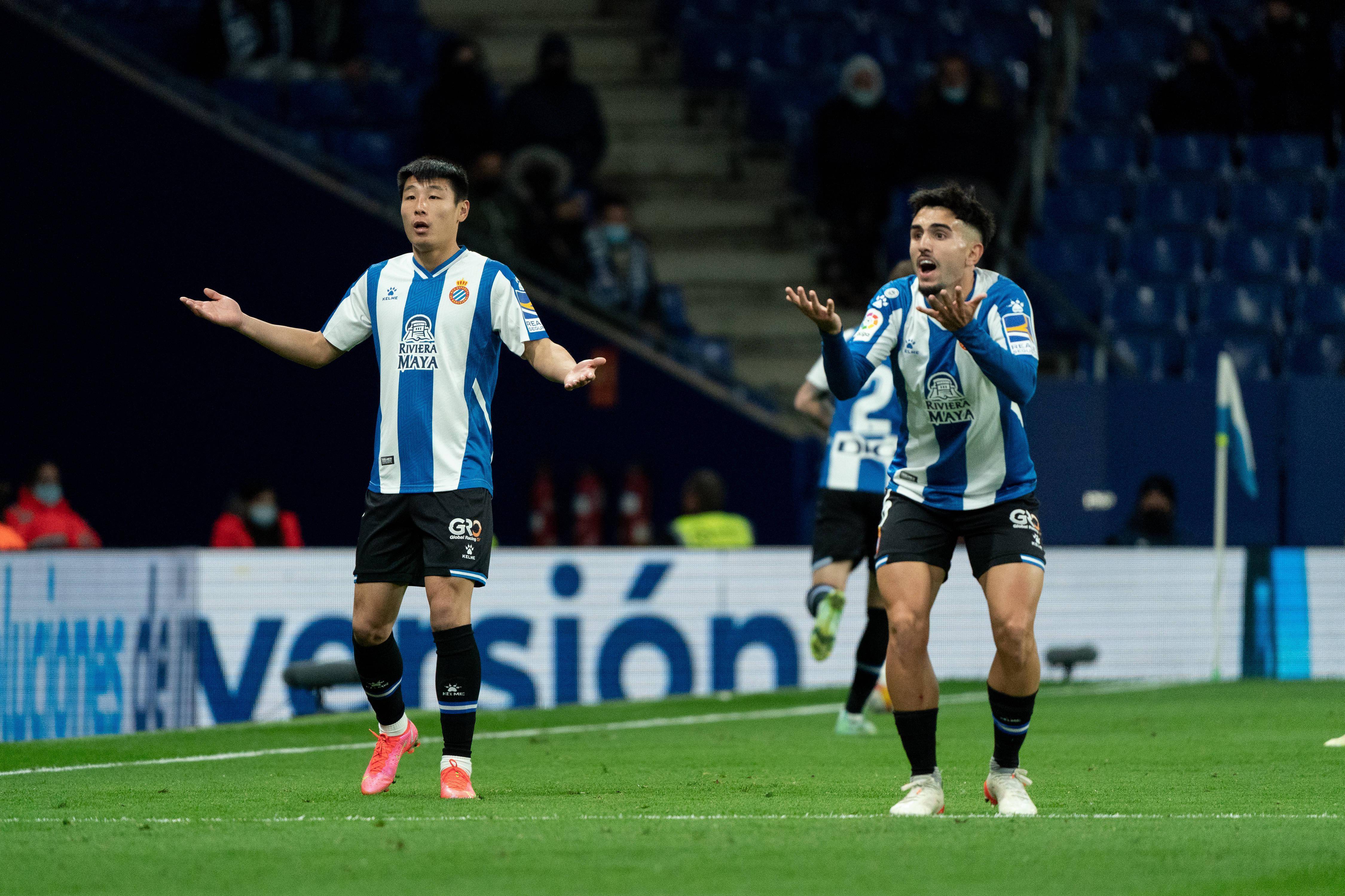 包含瓦伦西亚新秀展现出色表现，赢得球迷好评的词条