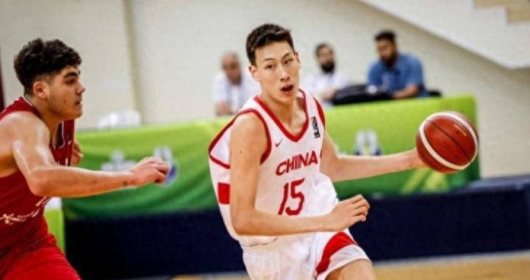 包含卡利亚里队实力崛起，足坛新秀崭露头角的词条