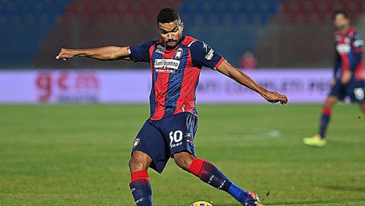 关于克罗托内客场爆冷战胜都灵，实力逐渐显现的信息