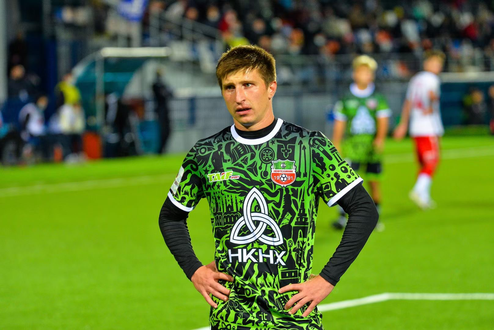 俄罗斯前锋在俱乐部比赛中场景十足的简单介绍