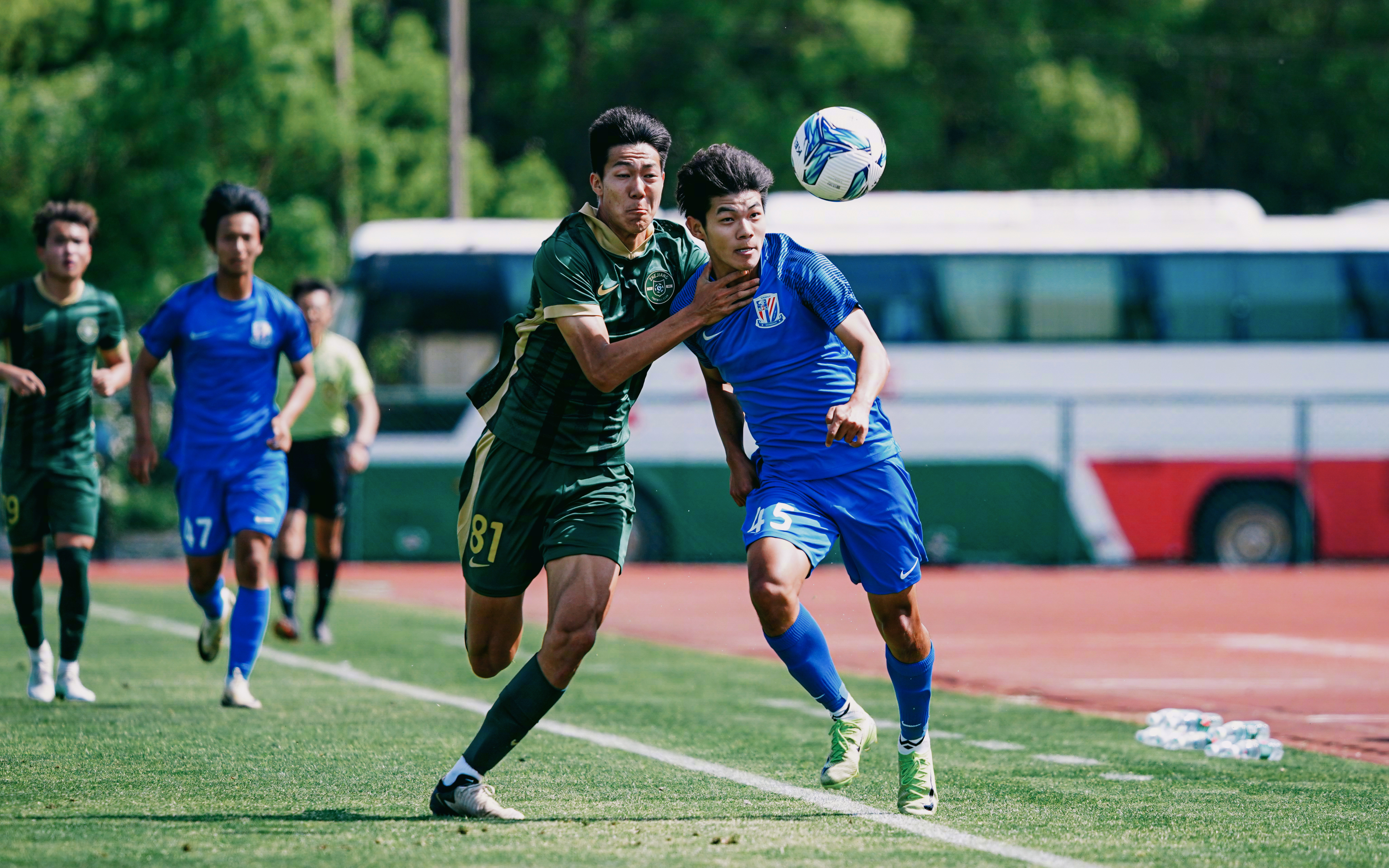 苏州申花球队备战挑战，迎接考验