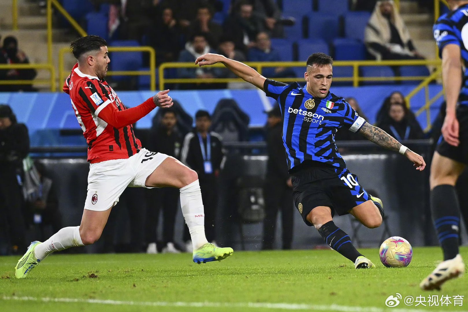 AC米兰新援助攻破门，球迷欢呼不已