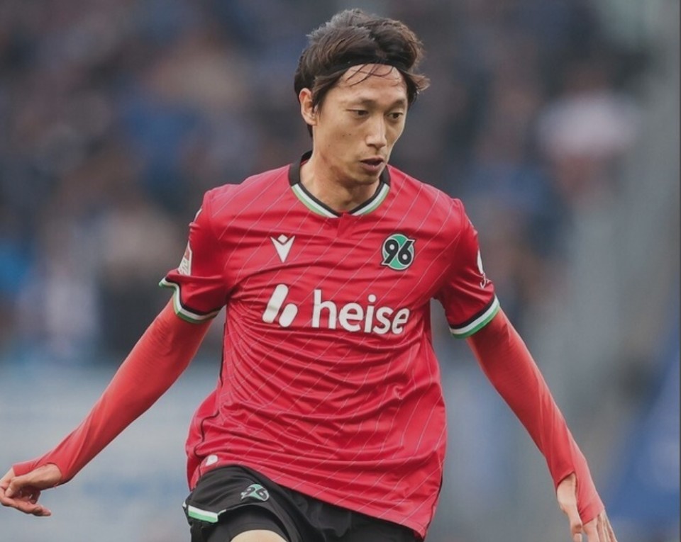 包含汉诺威96球员因突发病毒感染缺席下一场比赛的词条