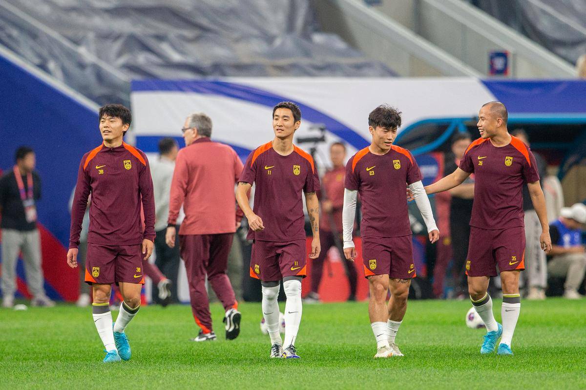 重要比赛中球队实力尽显，角逐激烈