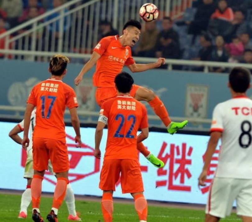 上港客场挑战鲁能，争夺宝贵三分的简单介绍