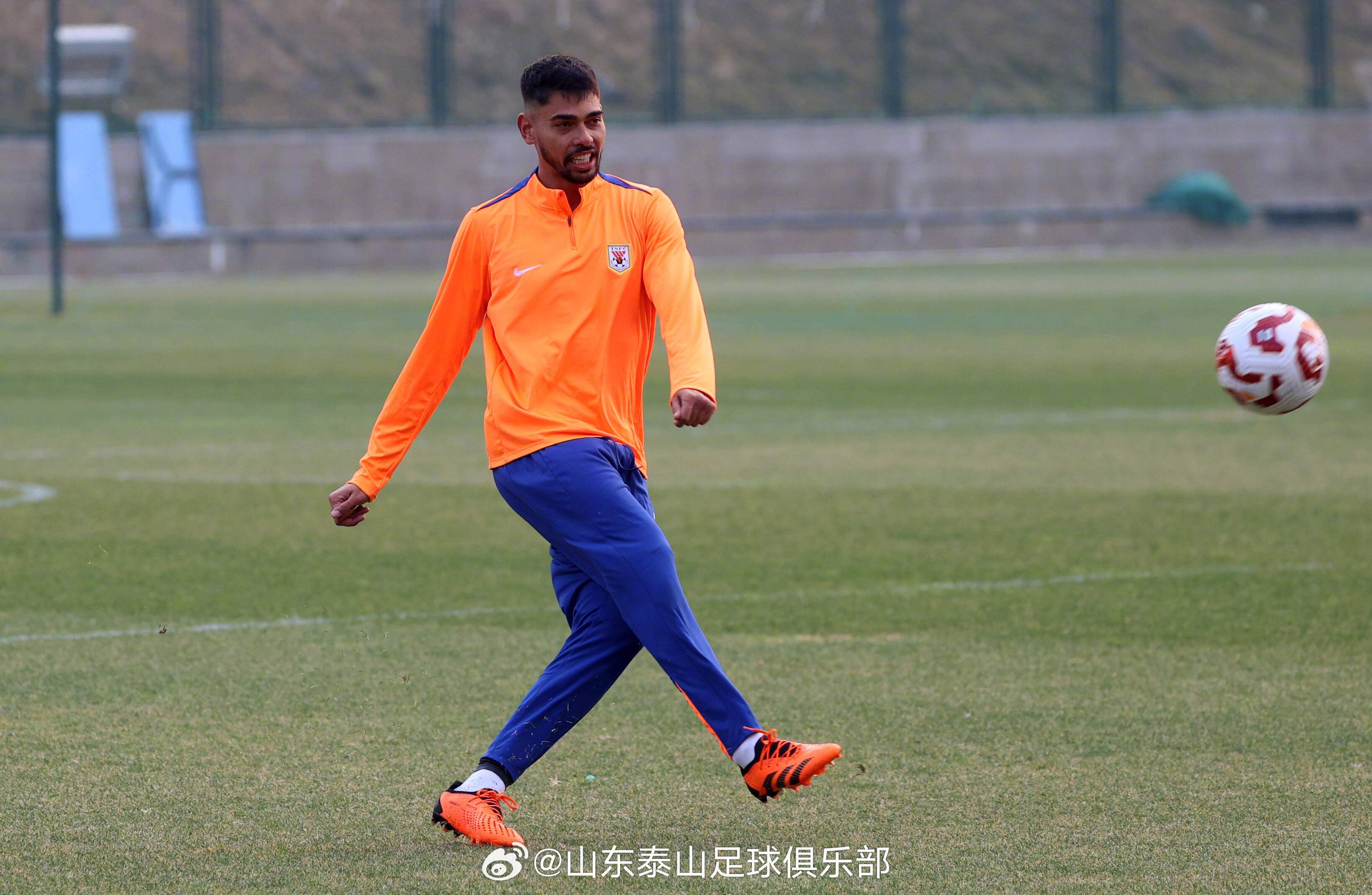 中超联赛球队集结备战，教练组布局备受瞩目的简单介绍