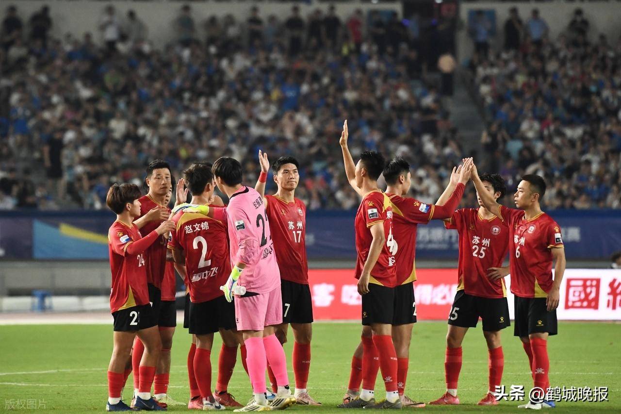 足球职业联赛焦点战役即将上演，球迷翘首期盼的简单介绍