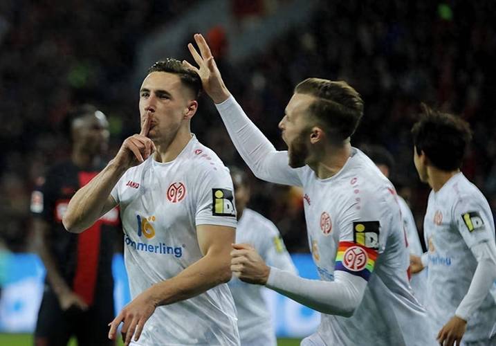 斯图加特客场击败对手，提升士气的简单介绍