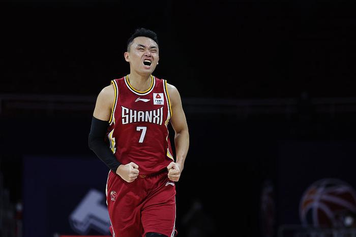 包含香港男篮挑战困难，全力备战冲击胜利的词条