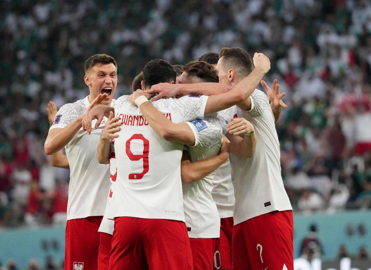 波兰队在欧国联比赛中表现出色，晋级四强