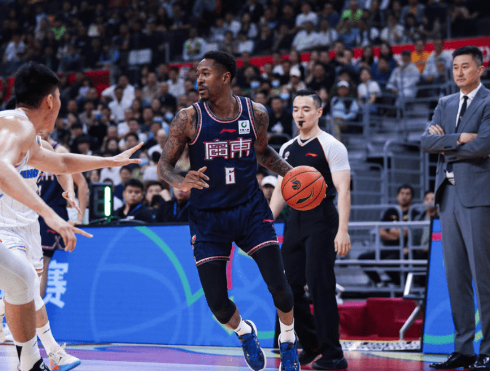 广东队客场击败湖南队，豪取三分