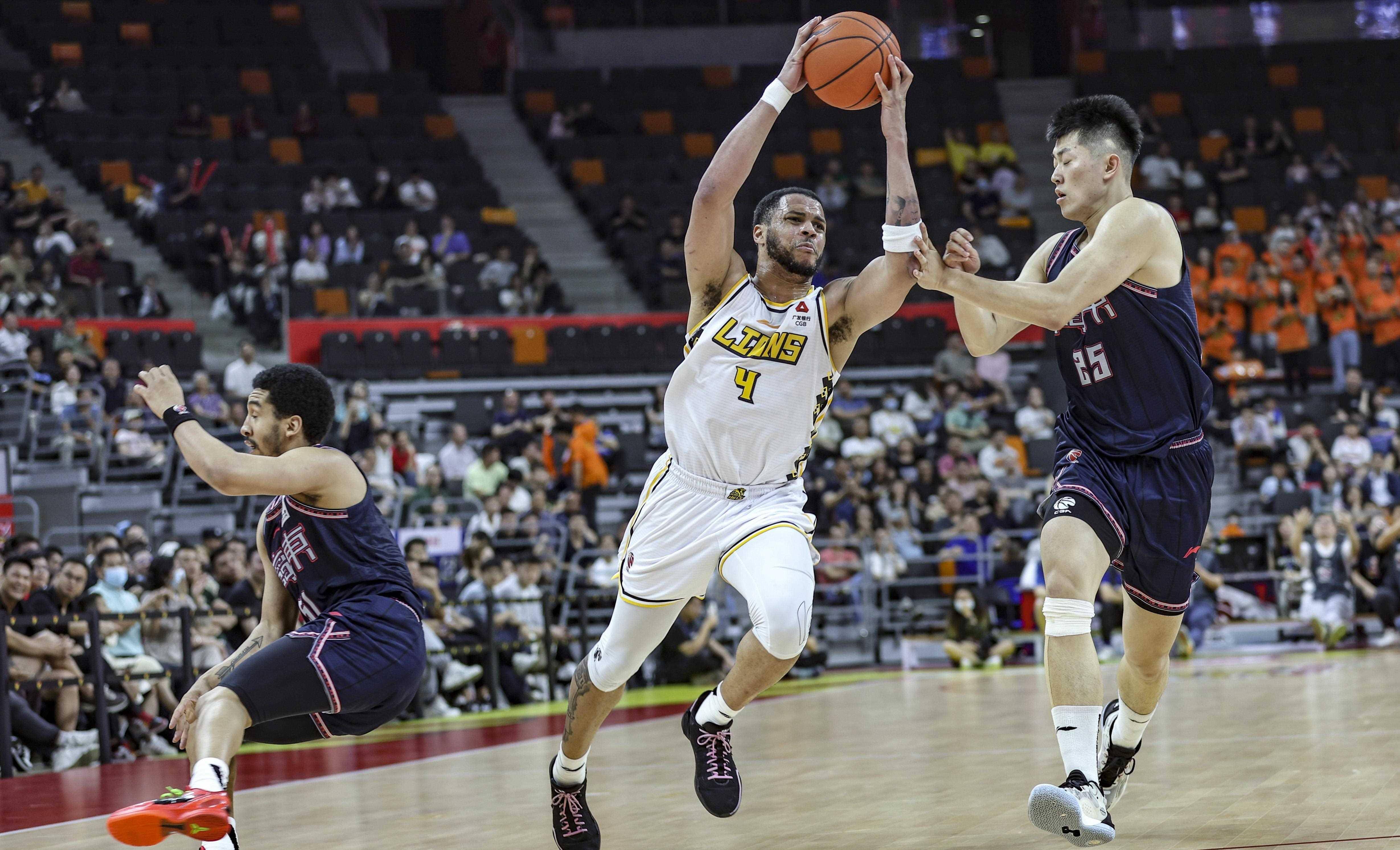 广东男篮成功逆转，全队表现抢眼