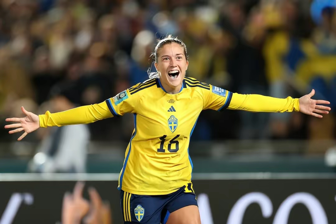 瑞典女足赢得比赛，晋级世界杯半决赛