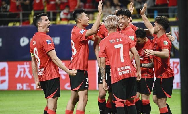 包含热门球队在国内联赛中稳占上风的词条