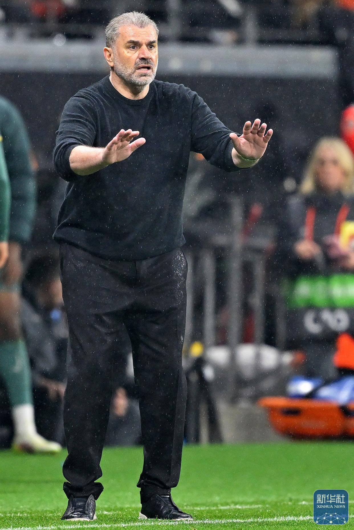 关于托特纳姆热刺边锋因伤提前退赛，球队换人应急的信息