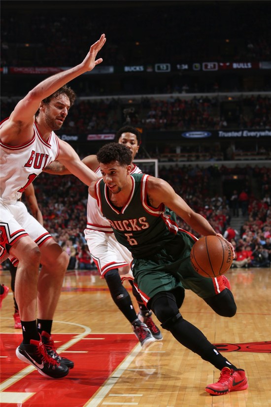 控卫卡特犹如比赛拿下+数据的简单介绍