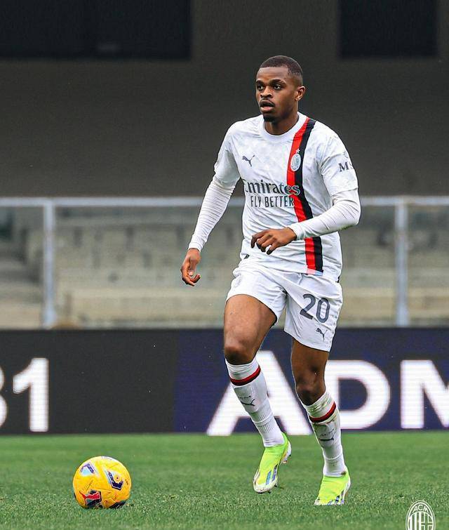 AC米兰积极引进五位防守大师，稳固后防实力助力冲击意甲冠军的简单介绍