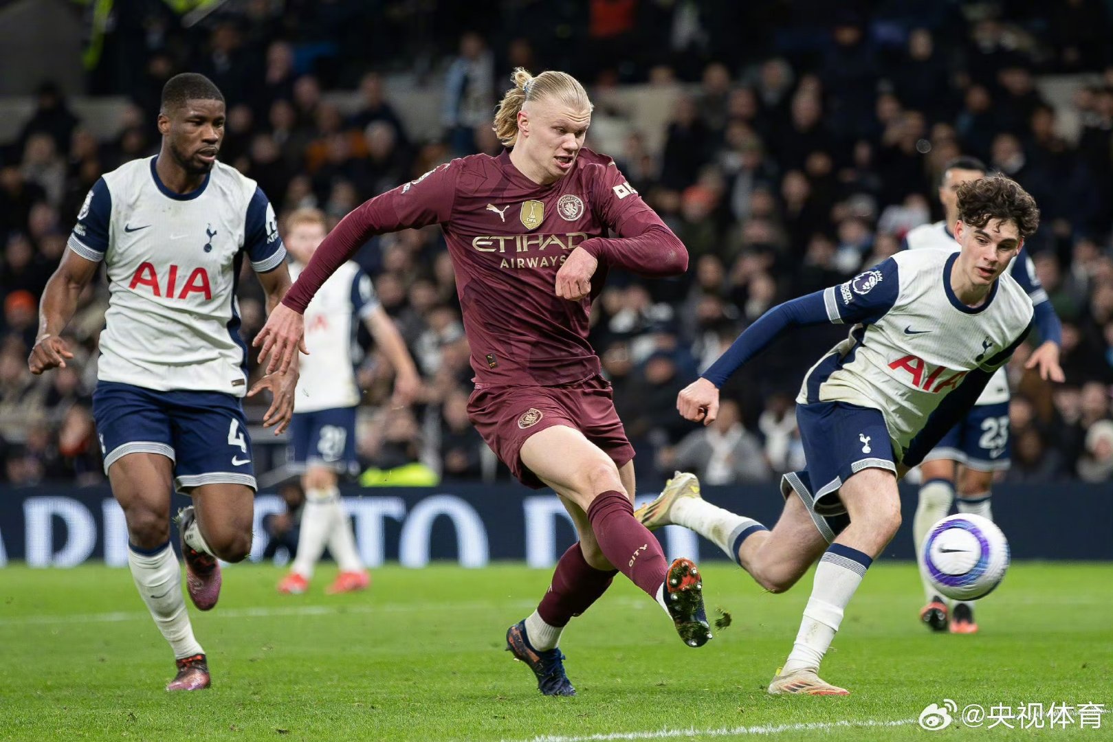 包含曼城客场失误频频，主力中场射门偏离的词条