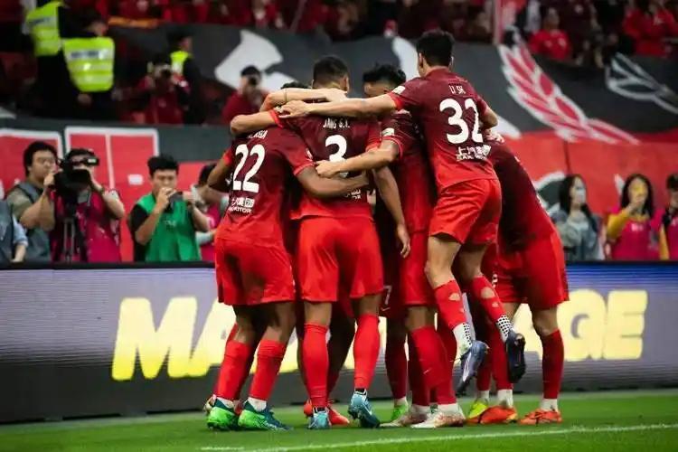 爱尔兰队奋勇作战，取得意外欧锦赛胜利的简单介绍