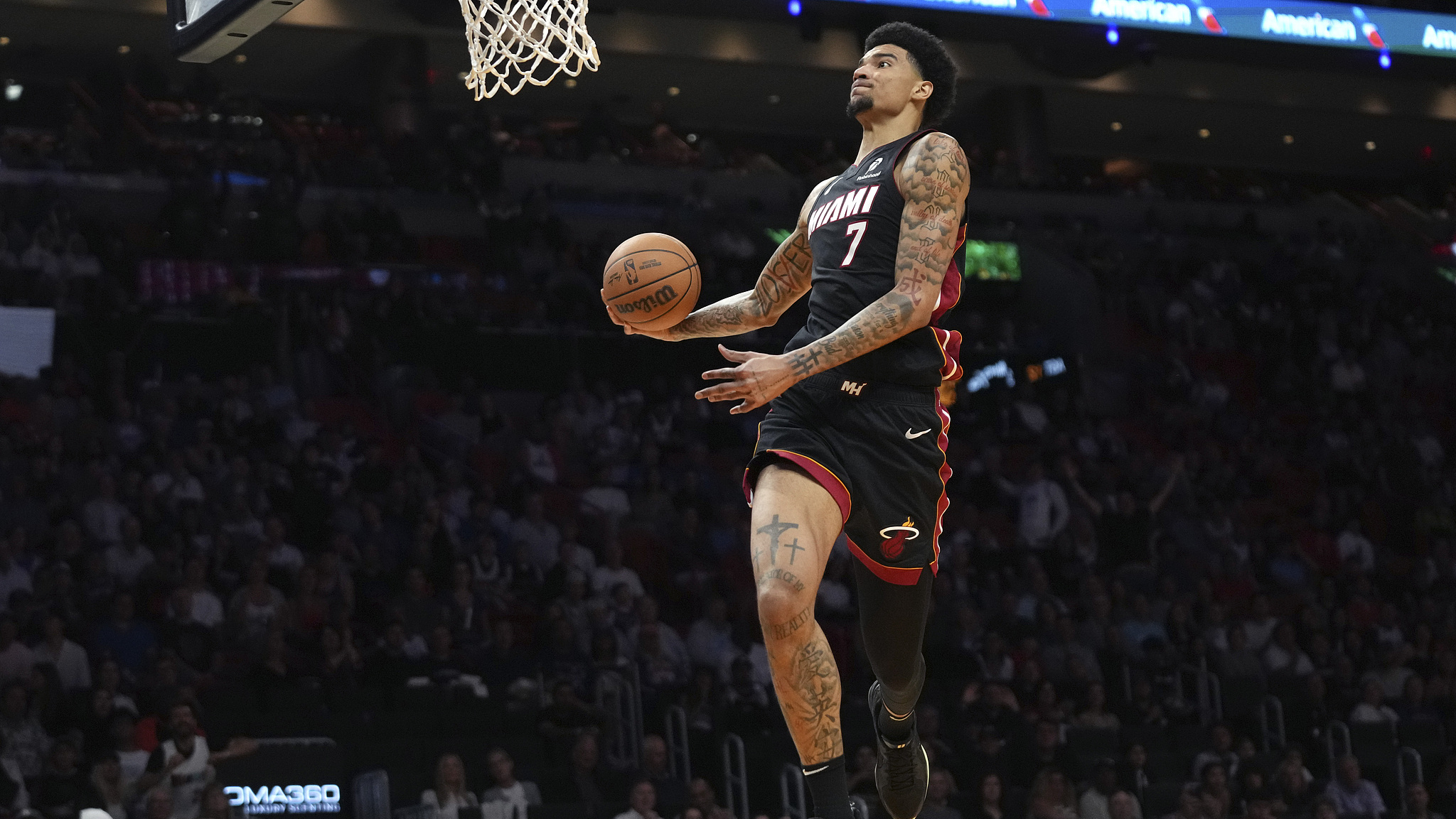 外援盖帽猛追，犀利暴扣惊艳全场的简单介绍