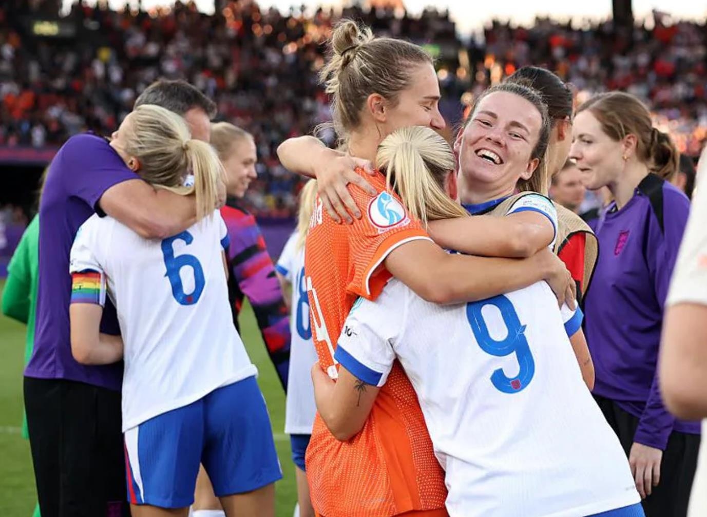 荷兰女足队斩获胜利，备战欧洲杯