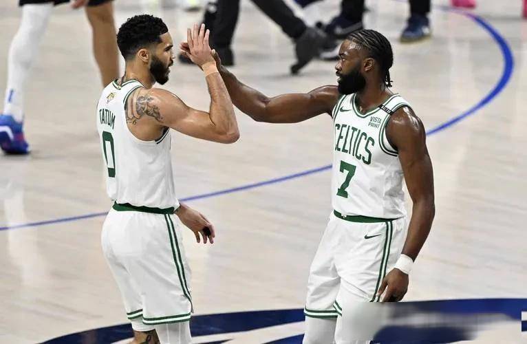 凯尔特人vs76人：恩比德大战沃克，谁能笑到最后的简单介绍