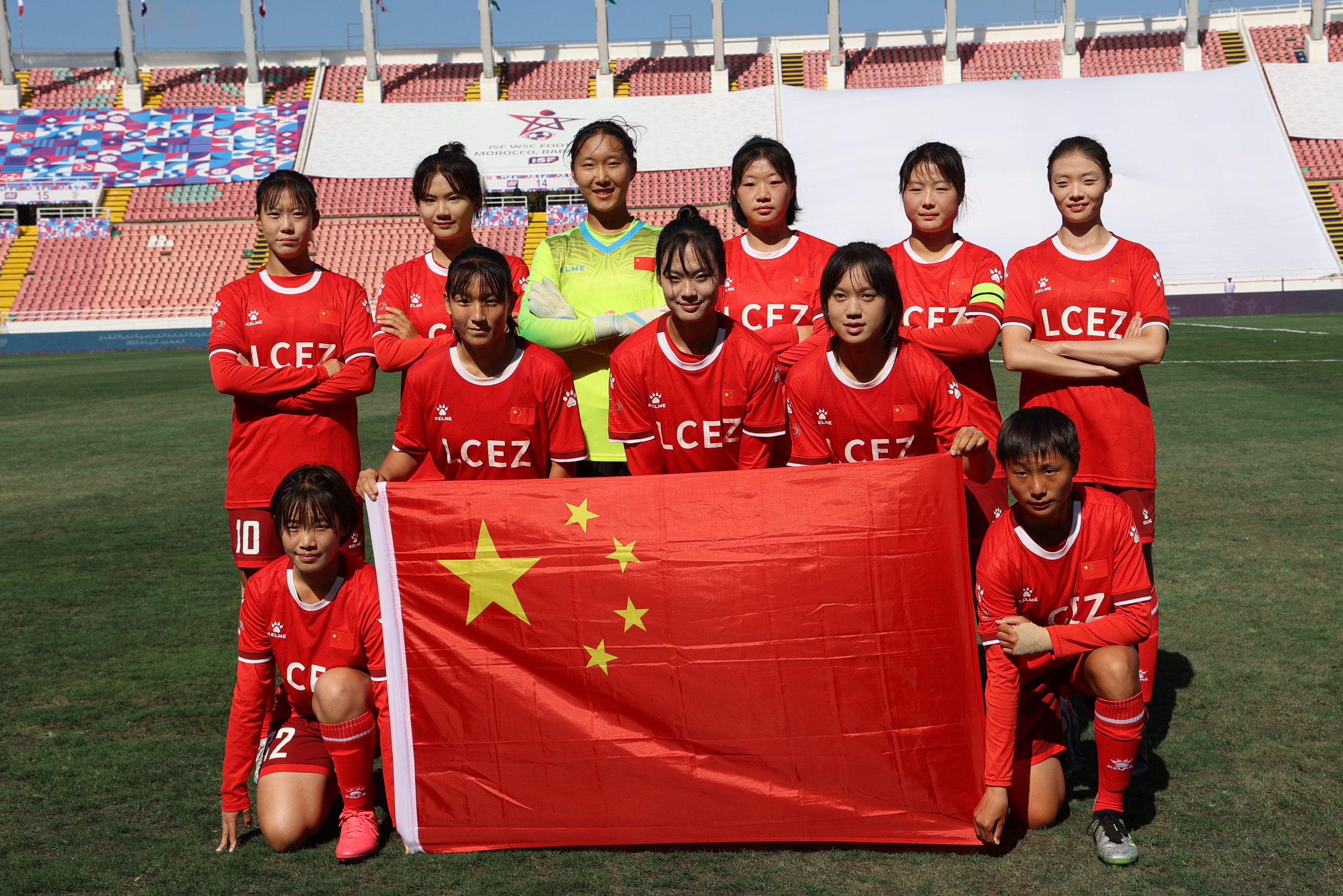 女子足球比赛，中国队表现出色