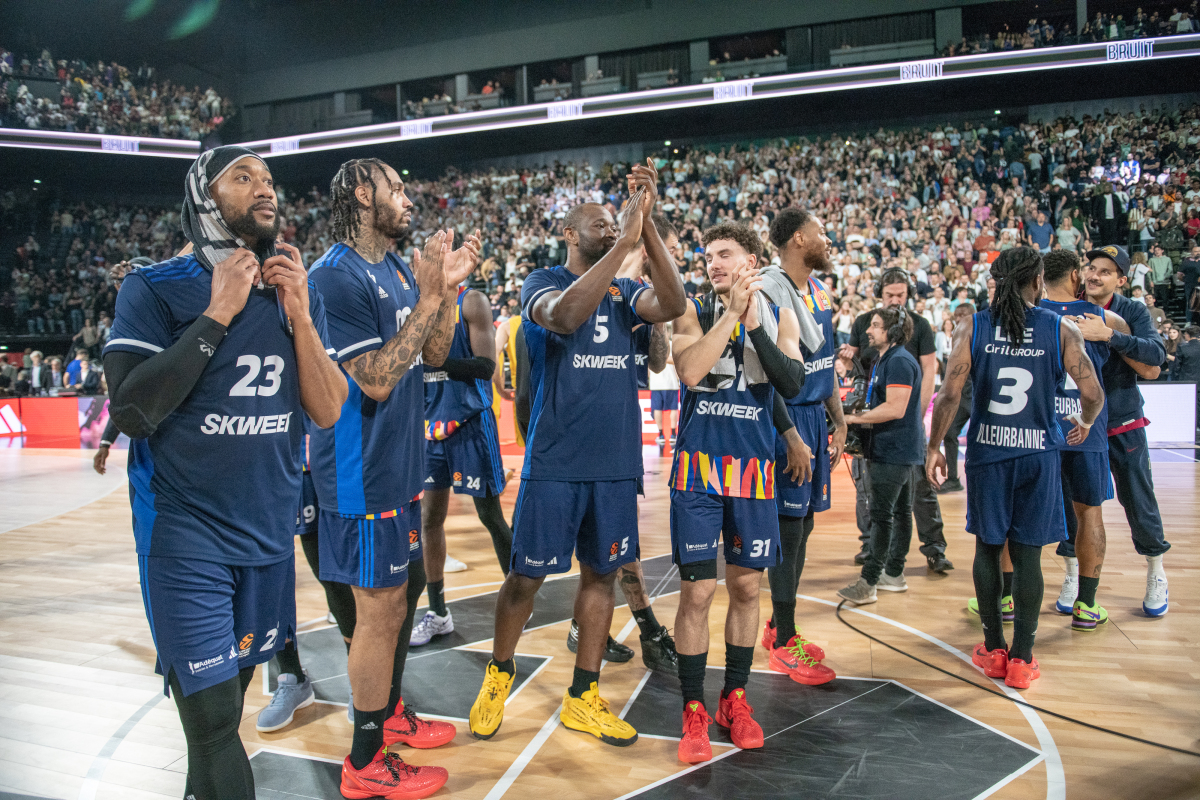 包含尼斯球队在比赛中展现出团队合作精神，赢得心仪比赛的词条